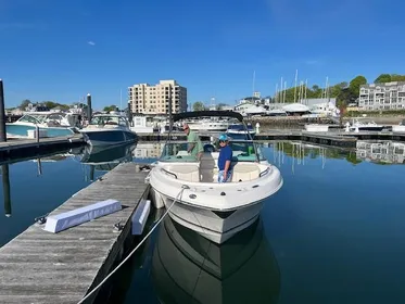 2016 Robalo R227 Dual Console