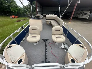 2017 Sun Tracker 22DLX Fishing Barge for sale in Whitehouse, TX