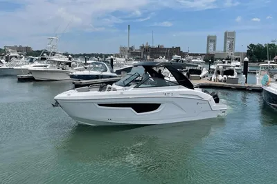 2022 Cruisers Yachts 34 GLS Outboard