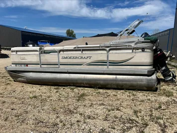 2000 Smoker Craft 820 Sunsport