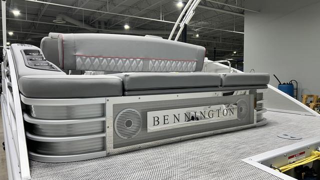 2023 Bennington 24 LXSB - Swingback - Pontoon
