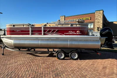 2023 Sun Tracker Party Barge 22 XP3