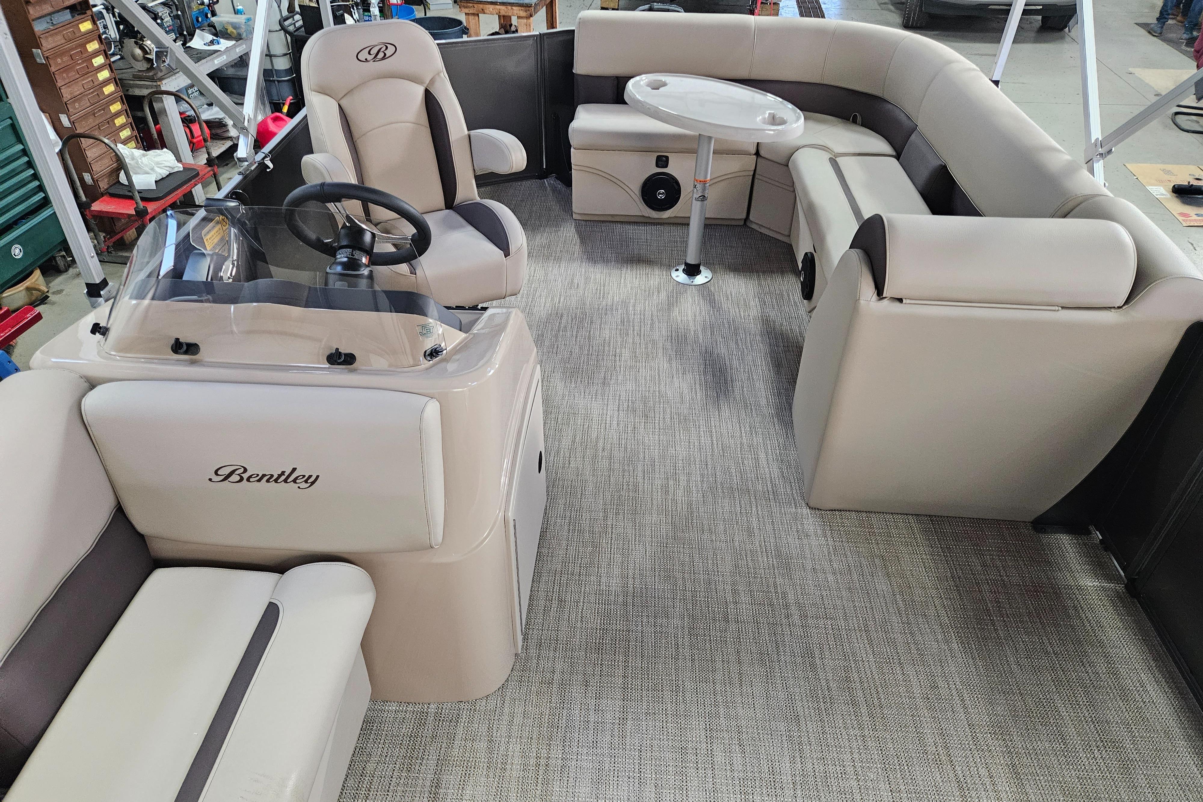 New 2023 Bentley Pontoons Legacy 200 Cruise XL, 49234 Clarklake - Boat  Trader