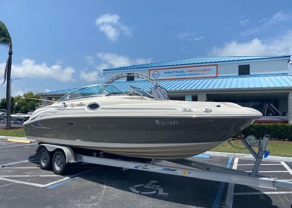 24 Sea Ray 240 Sundeck - West Coast Yachts