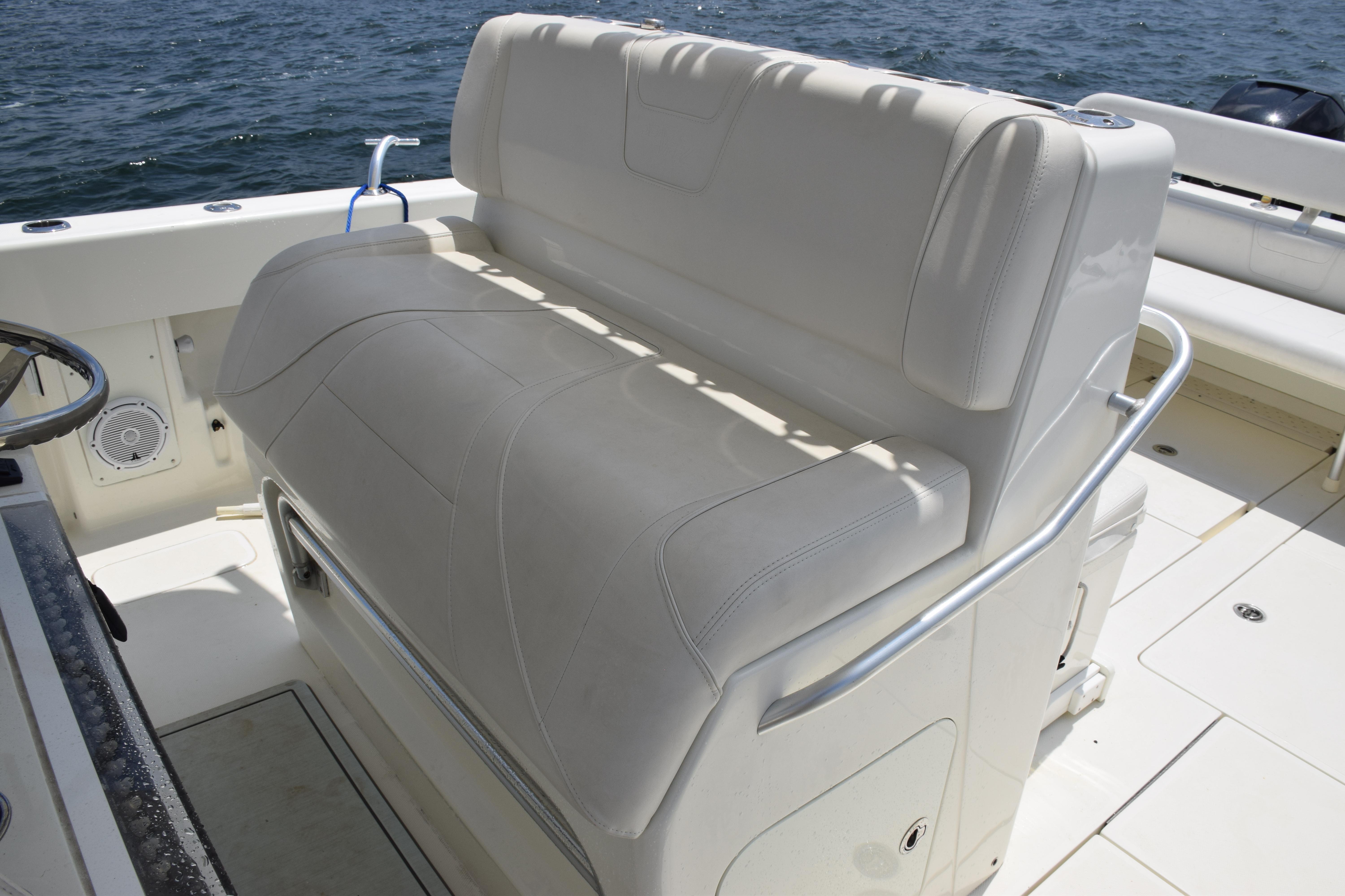 Center Consoles - 370Z Details - SeaVee Boats