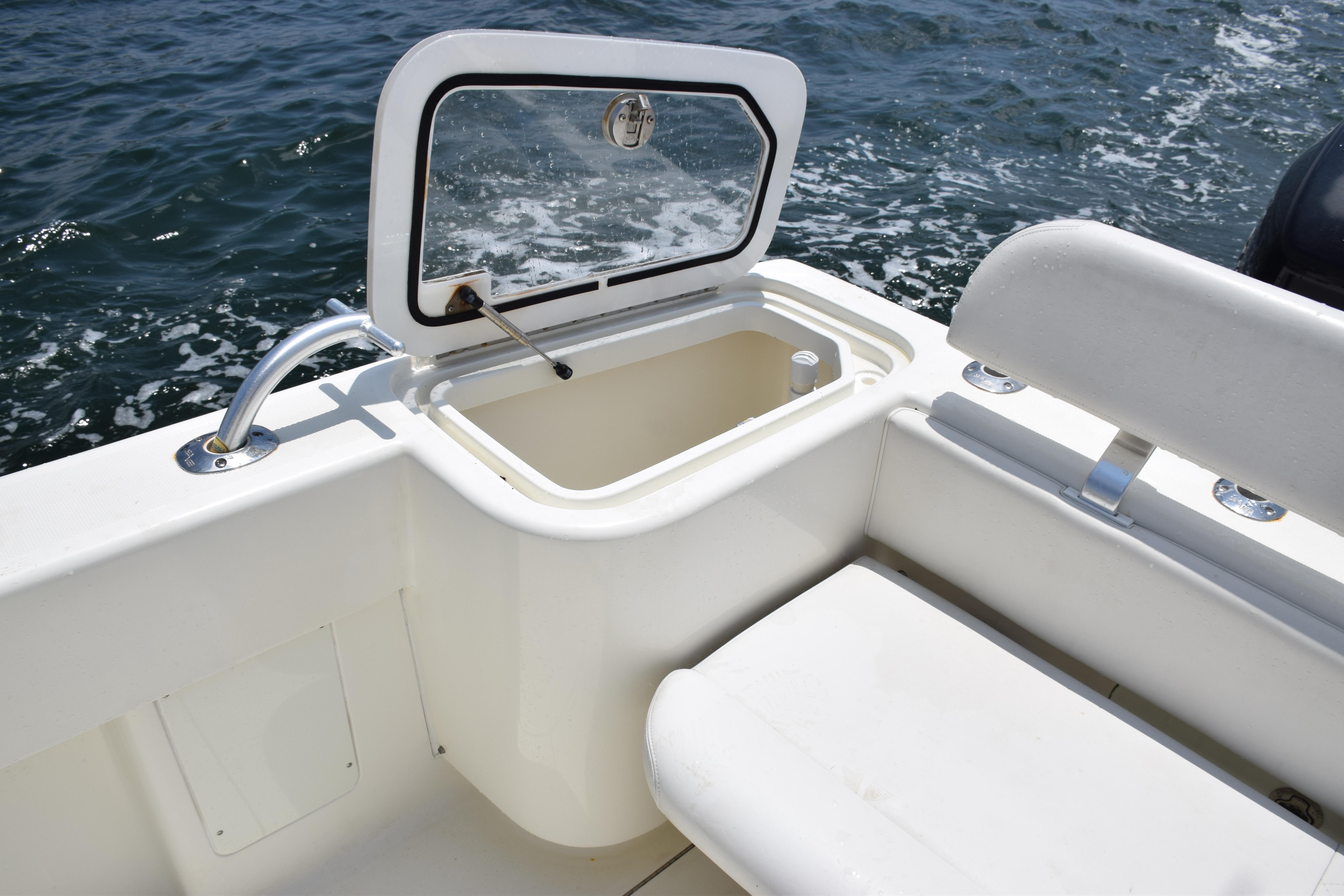 Center Consoles - 370Z Details - SeaVee Boats