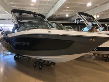 2023 MasterCraft XT22T