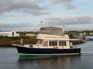 2006 Mainship Trawler 400