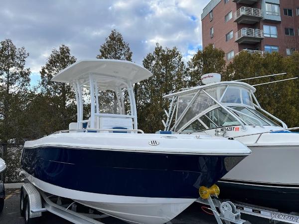 New 2023 Robalo R222, 04429 Holden - Boat Trader