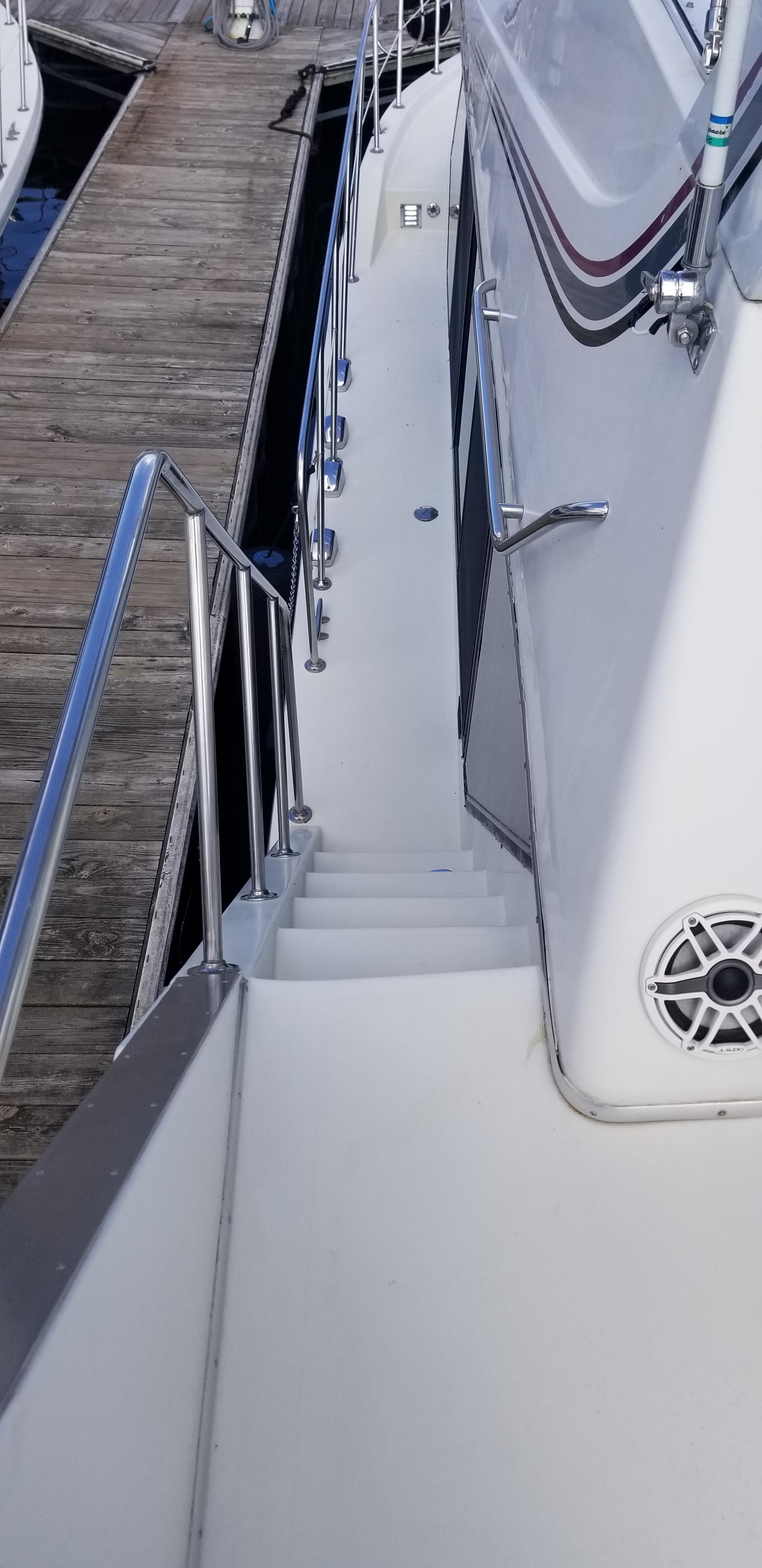 1991 Bluewater Yachts Cockpit Motor Yacht