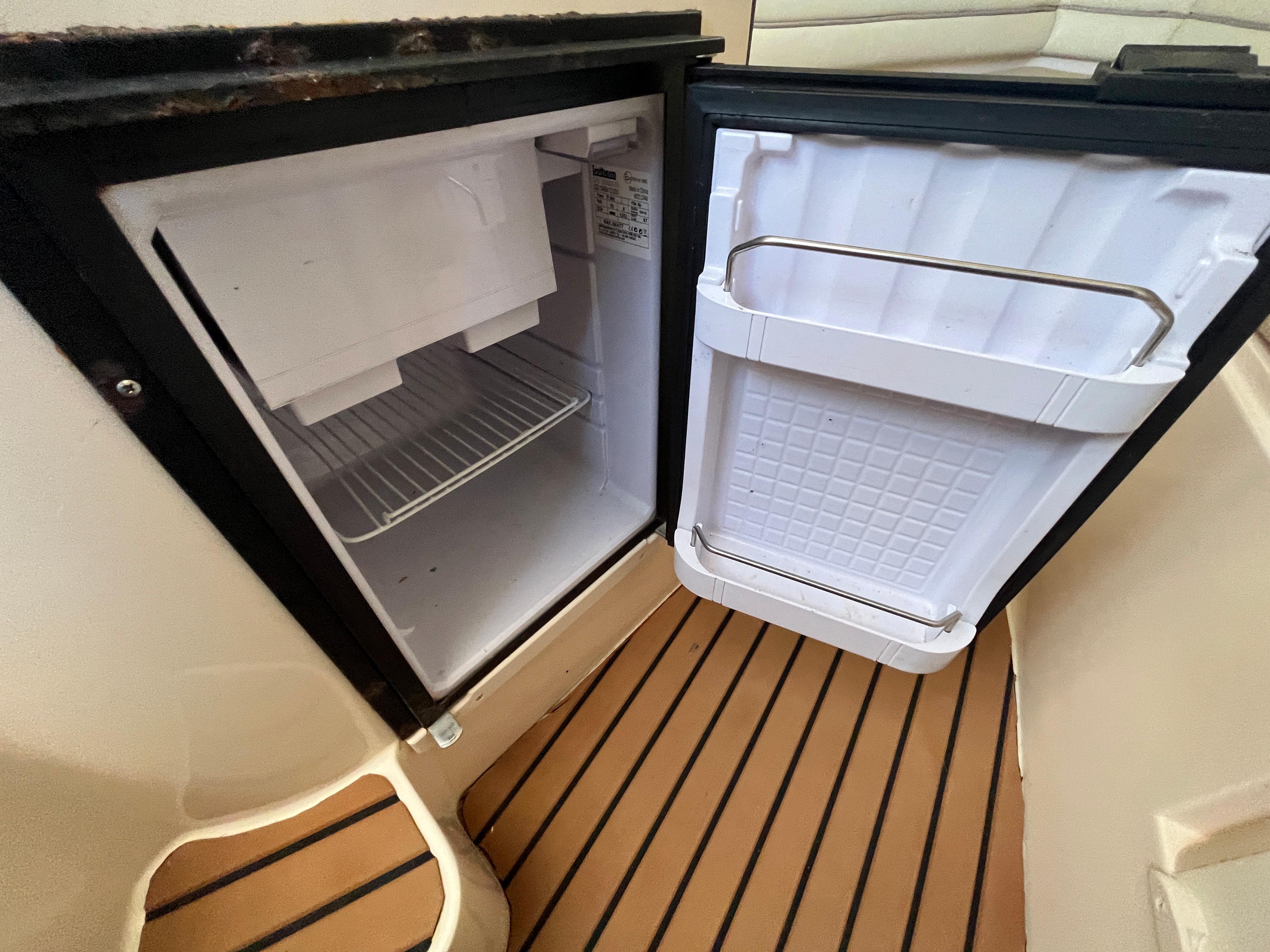 Grady-White 282 Sailfish, Refrigerator/Freezer