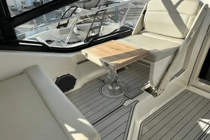 2021 Boston Whaler 325 Conquest