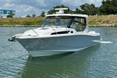 2021 Boston Whaler 325 Conquest