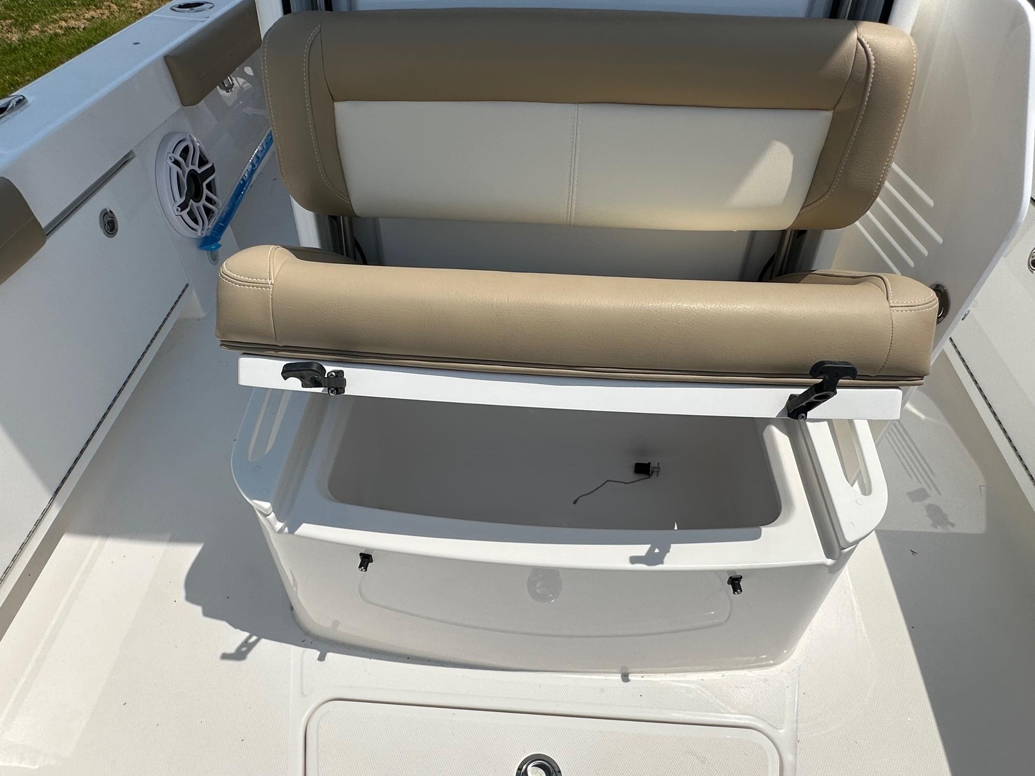 New 2023 Everglades 253 Center Console, 21619 Chester - Boat Trader