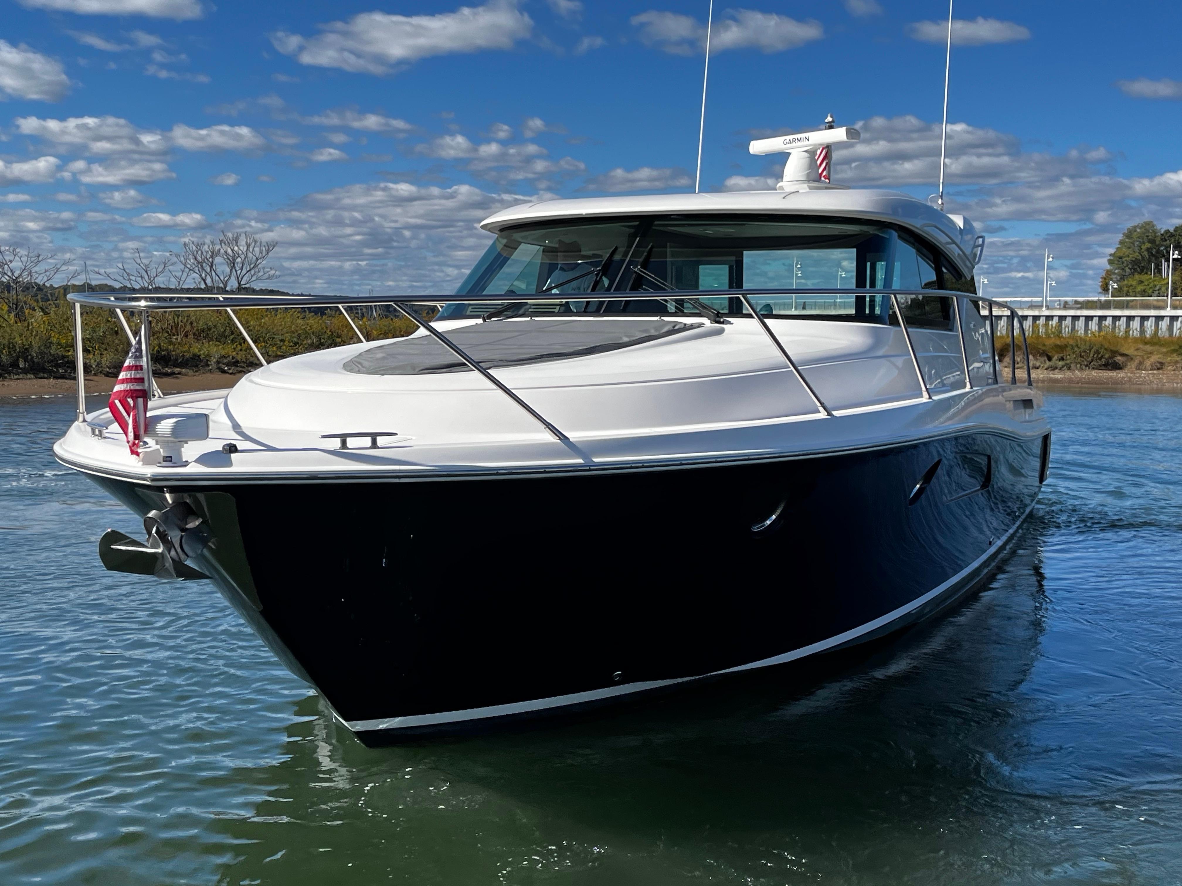 Used 2018 Tiara Yachts 44 Coupe, 11560 Glen Cove - Boat Trader