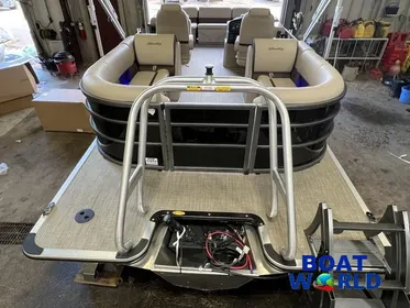 2024 Bentley Pontoons Legacy 220 Navigator Quad Lounge Pontoon & Honda 4