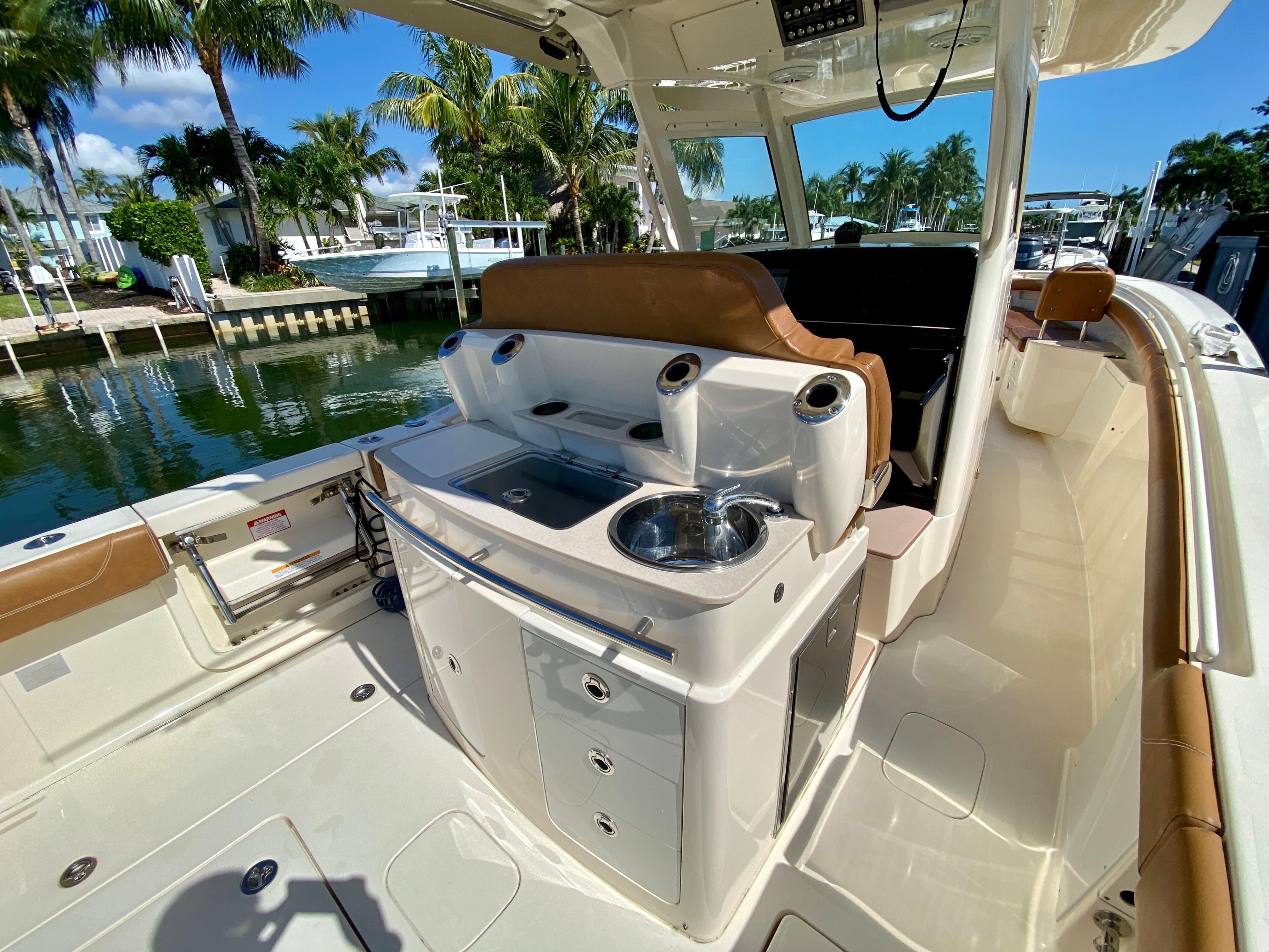 Scout 32 Pana Sea A - Leaning Post, Baitwell, Tackle Drawers, Cup Holders, Sink & Rod Holders