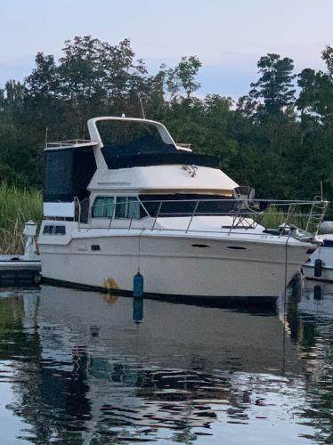 1983 Sea Ray 360 Aft Cabin