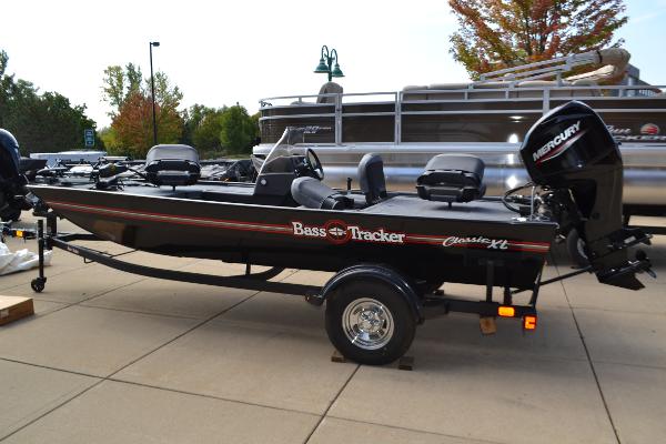 New 2025 Tracker Bass Tracker Classic XL, 60192 Hoffman Estates - Boat ...