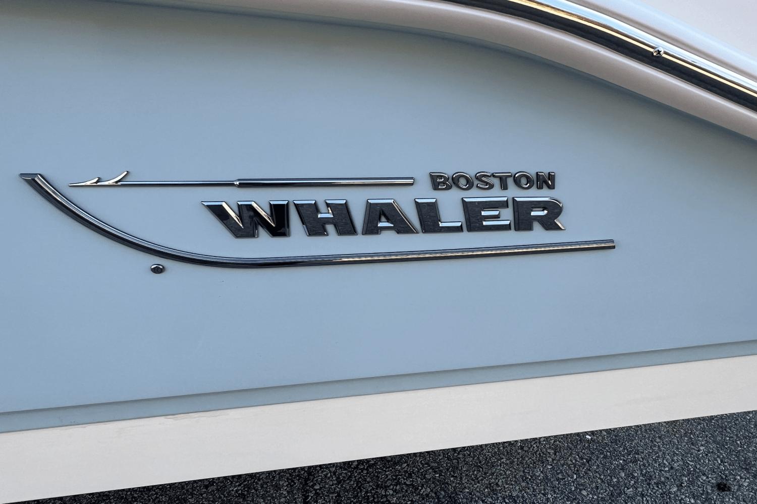 2024 Boston Whaler 250 Dauntless