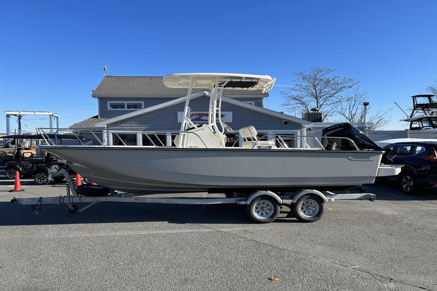 2024 Boston Whaler 210 Montauk