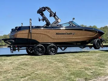 2024 MasterCraft XT23 Ashley Kidd Edition