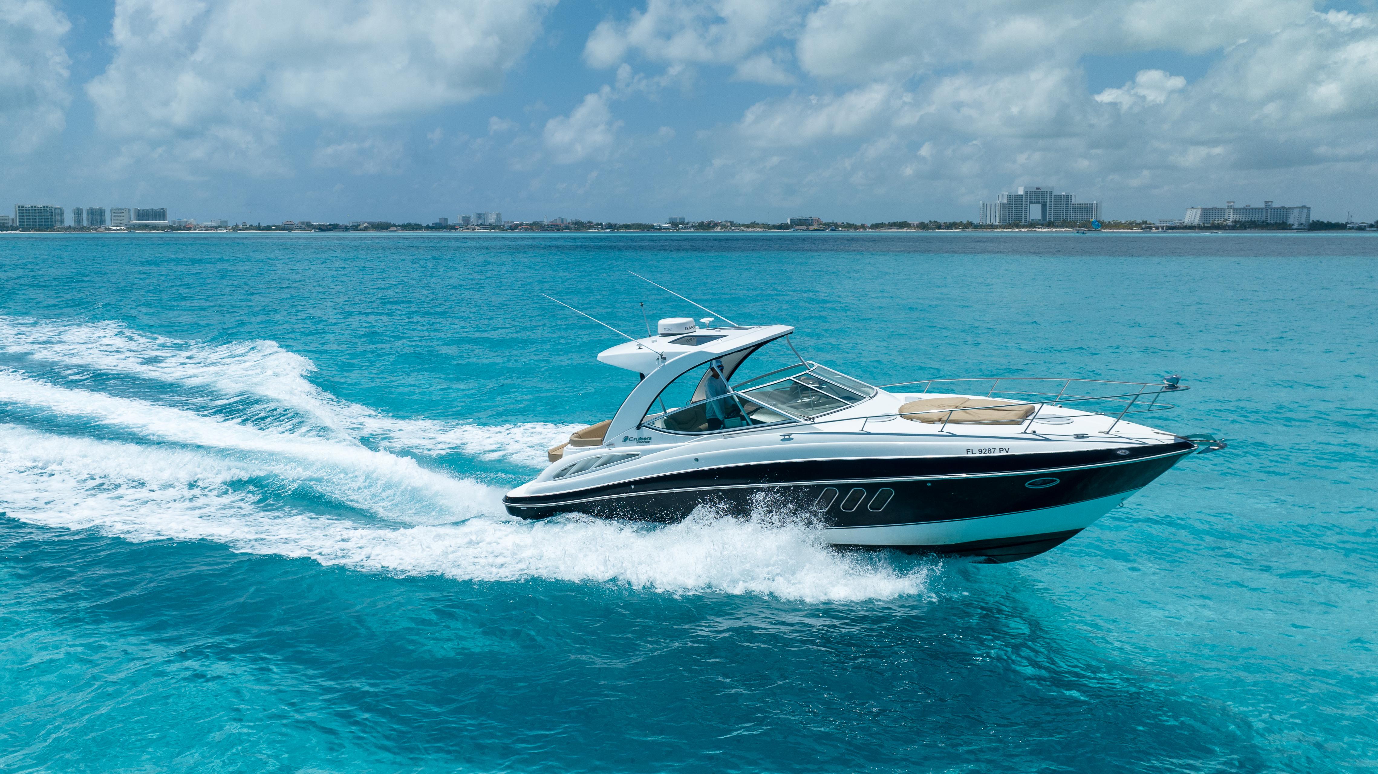 2015 cruisers yachts 350 express