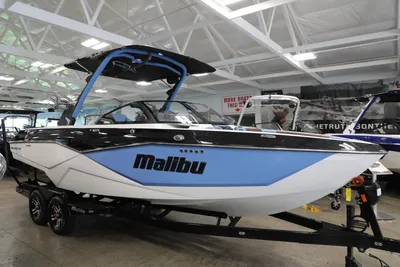 2024 Malibu 25 LSV