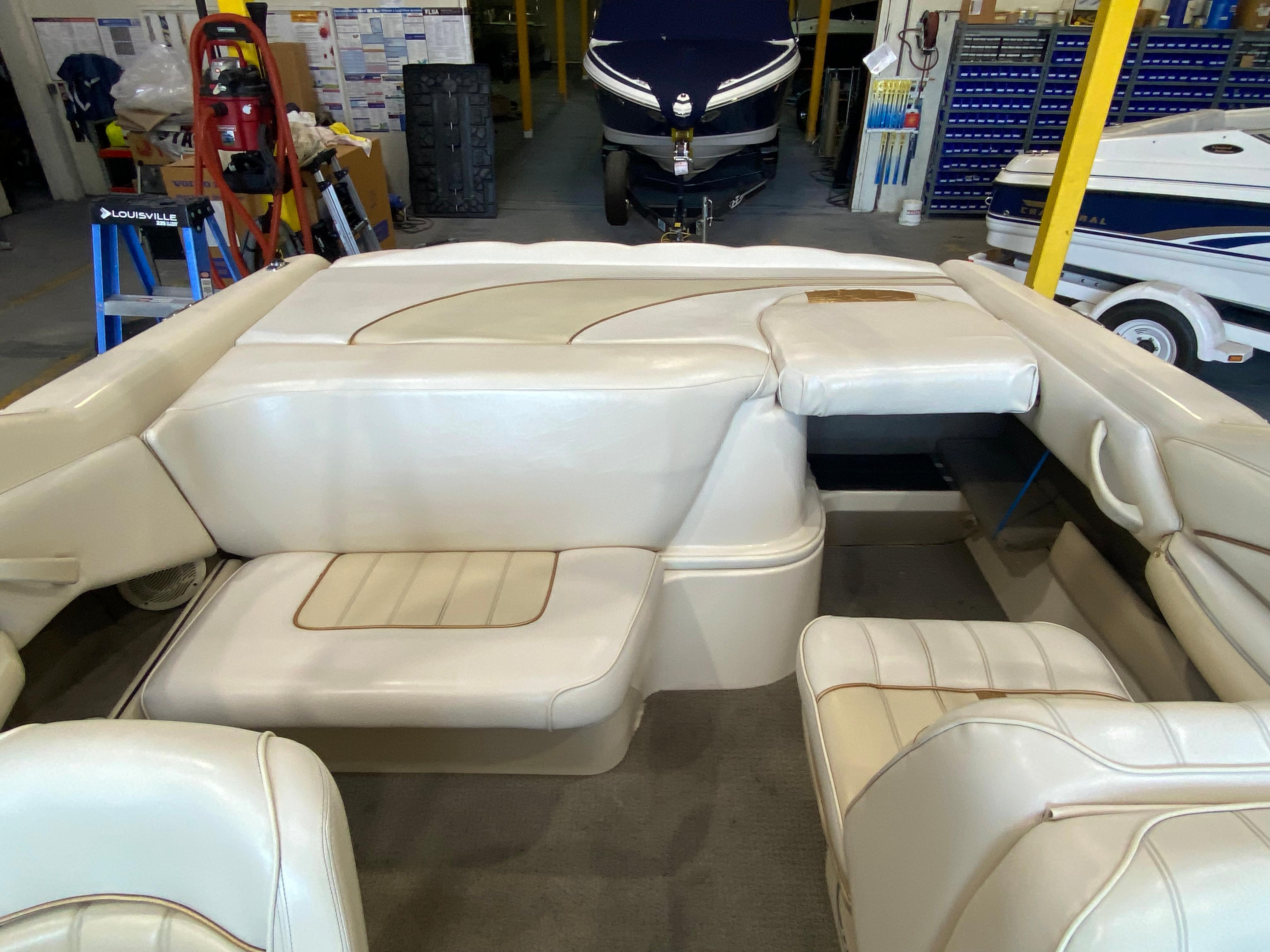 1994 Sea Ray 220 Signature Select