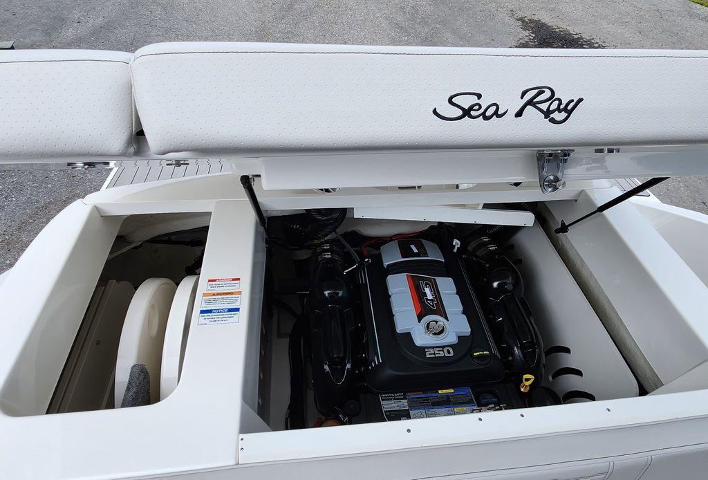 2024 Sea Ray 230 SPX