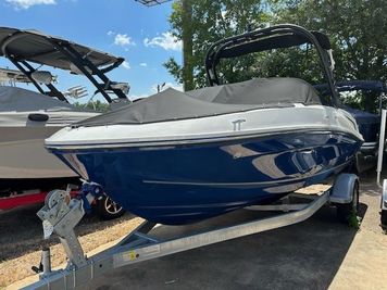 2023 Bayliner VR5 Bowrider