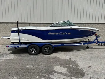 2017 MasterCraft XT21