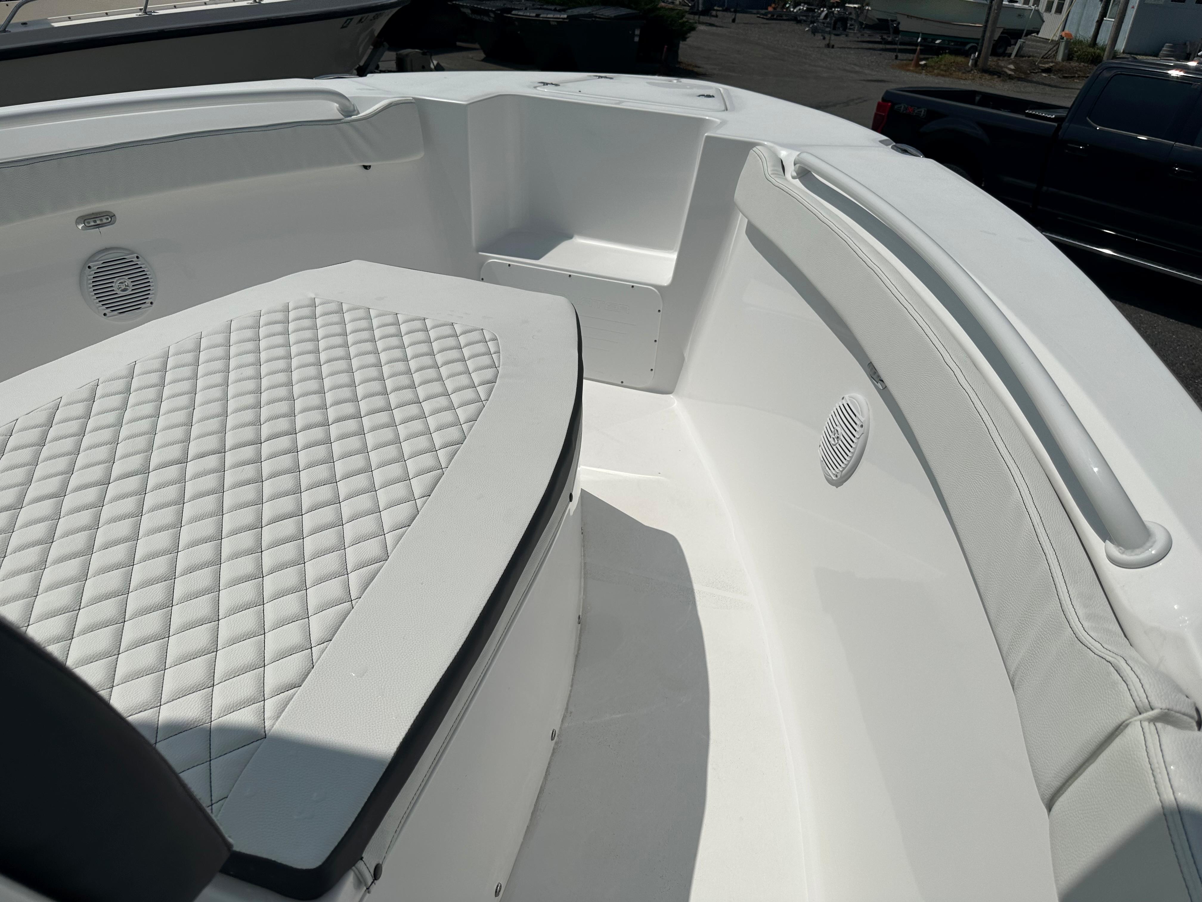 2023 Clearwater 2800 Center Console