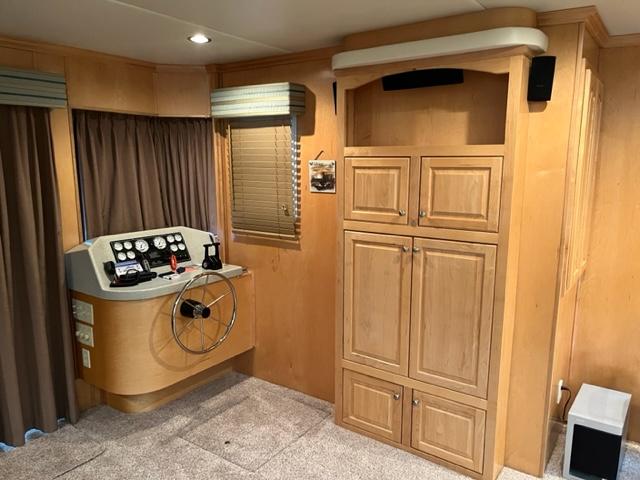 2004 Funtime Houseboat