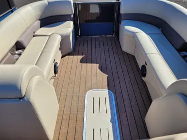 2024 Bentley Pontoons legacy