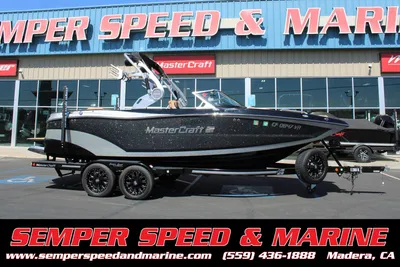 2019 MasterCraft XT22