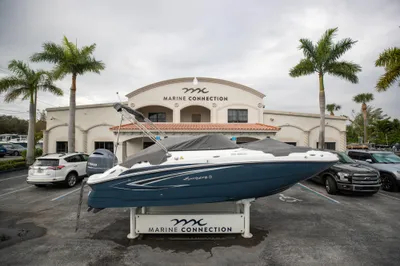 2023 Hurricane SunDeck 2200 OB