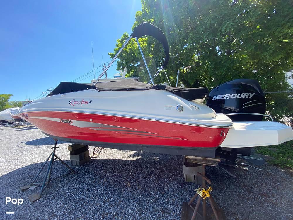 2017 Sea Ray Sundeck SDX220 for sale in Glen Cove, NY