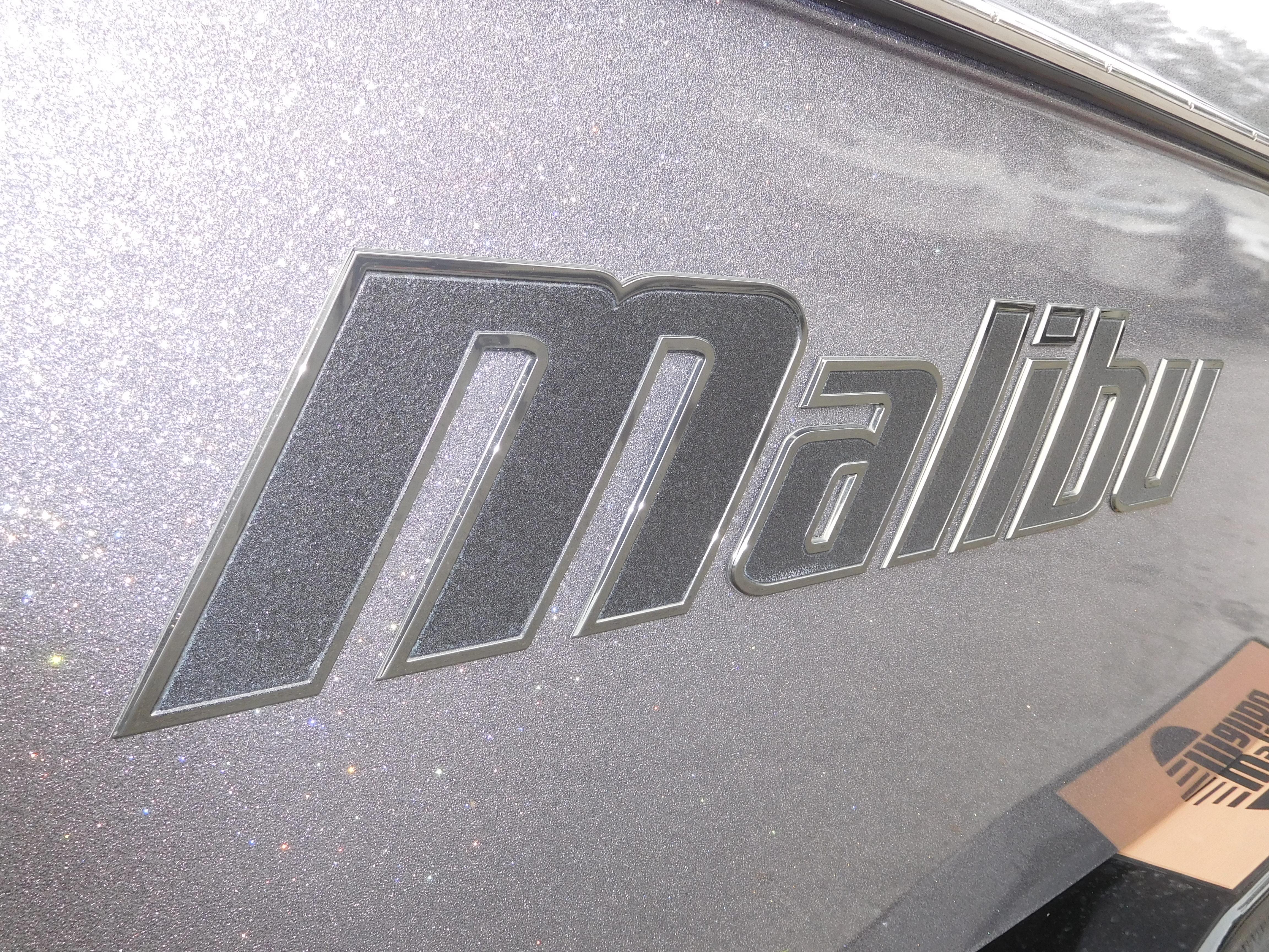 2017 Malibu Wakesetter 24 MXZ