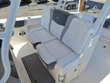 2020 Robalo R272 Center Console