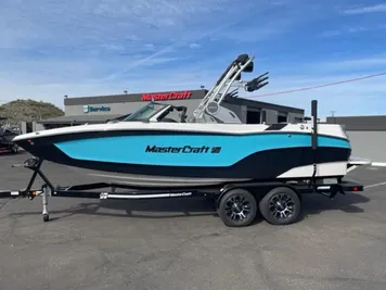 2023 MasterCraft XT22