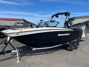 2023 MasterCraft XT24