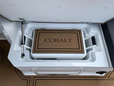 2023 Cobalt R8 Surf