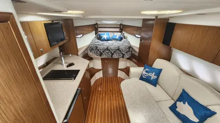 2014 Cruisers Yachts 350 Express