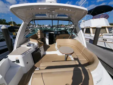 2014 Cruisers Yachts 350 Express