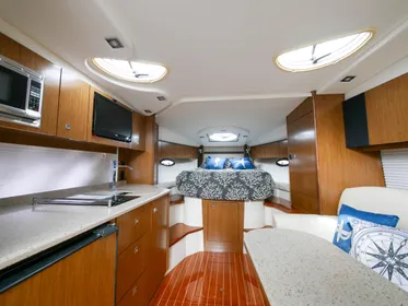 2014 Cruisers Yachts 350 Express