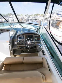 2014 Cruisers Yachts 350 Express