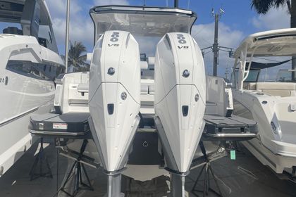 2024 Aviara AV32 Outboard