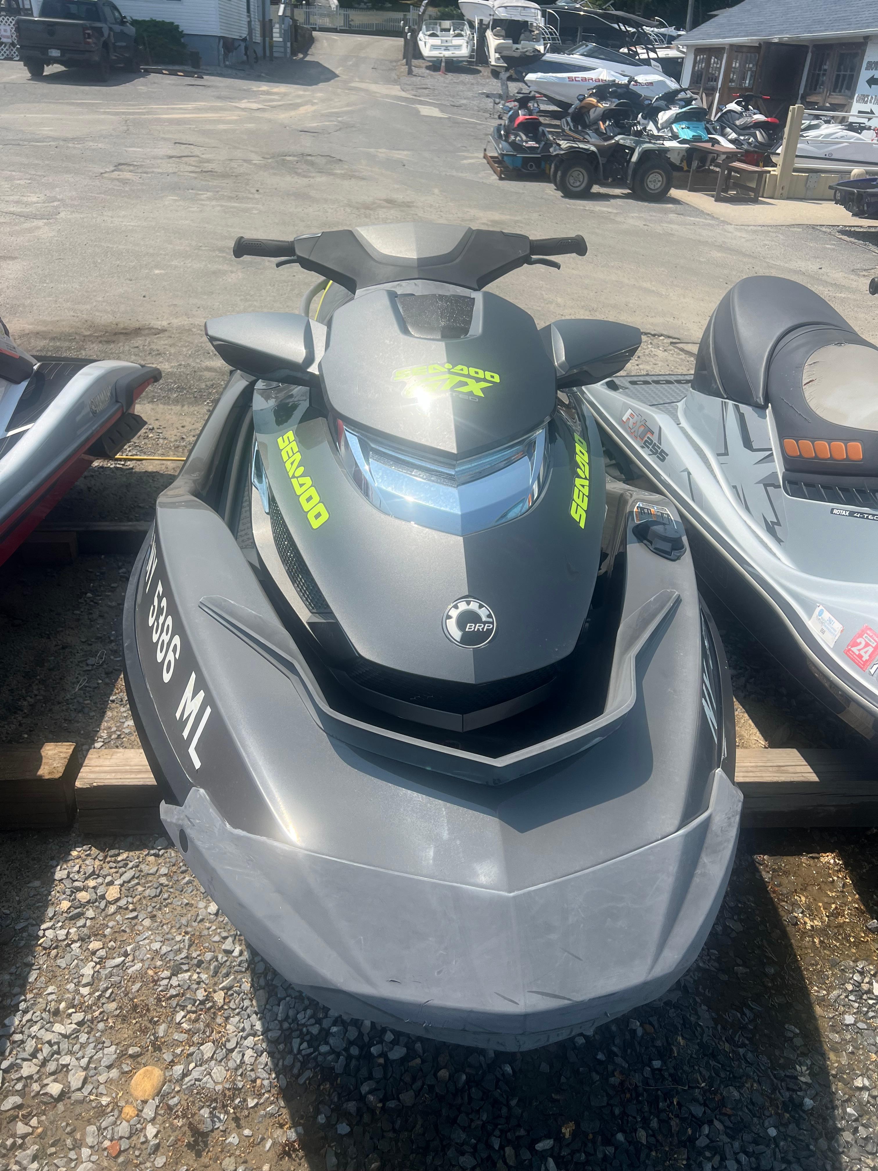 2015 Sea-Doo/BRP GTX LIMITED IS 260 Standard Equipment & Specs