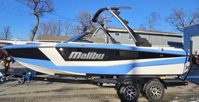 2024 Malibu 21 LX-R